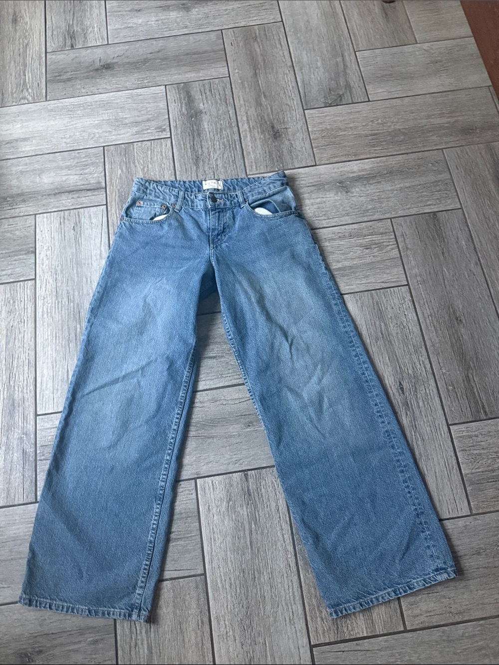 Classic Wide-Leg Women’s Jeans in Light Blue